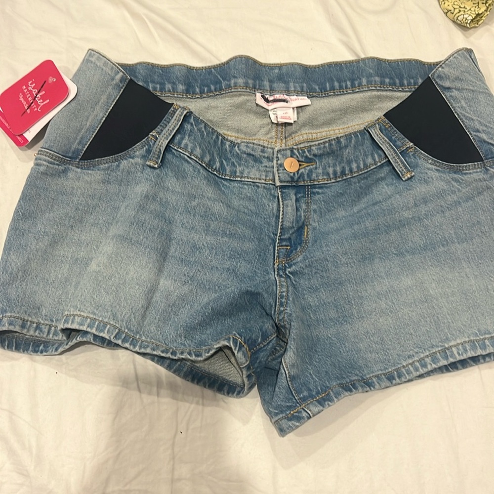 ☀️NWT Maternity Jean Shorts☀️